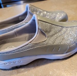 EASY SPIRIT TRAVELTIME Glitter Clog - Size 9.5M